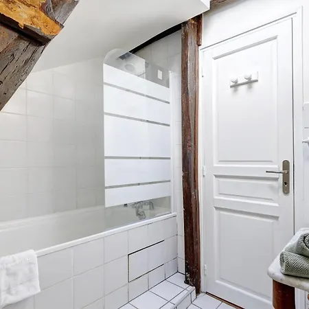 Bnbnook - Chic & 1br - Walk To Notre-dame Apartment *